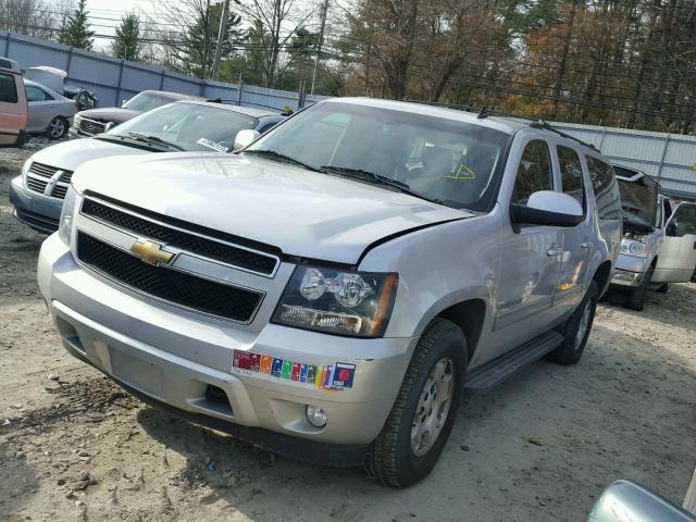 1GNSKJE37BR345396 - 2011 CHEVROLET SUBURBAN K SILVER photo 2