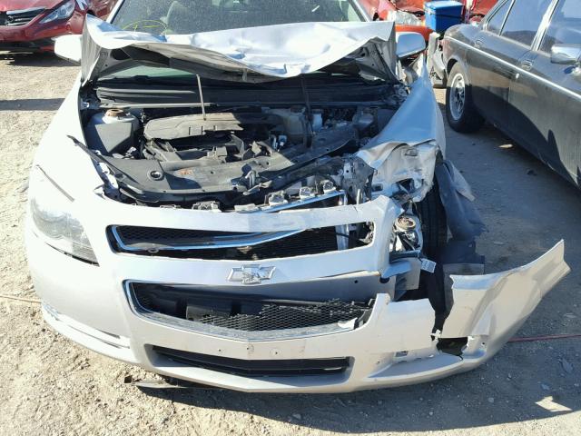 1G1ZC5EUXBF130139 - 2011 CHEVROLET MALIBU 1LT SILVER photo 9