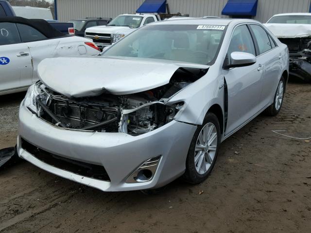 4T1BD1FK8EU111774 - 2014 TOYOTA CAMRY HYBR SILVER photo 2