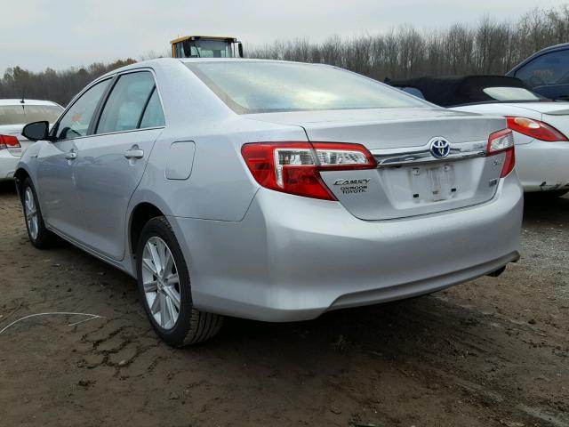 4T1BD1FK8EU111774 - 2014 TOYOTA CAMRY HYBR SILVER photo 3