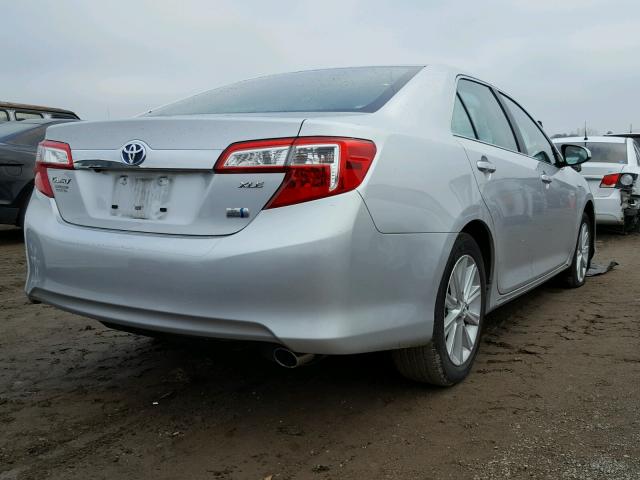 4T1BD1FK8EU111774 - 2014 TOYOTA CAMRY HYBR SILVER photo 4