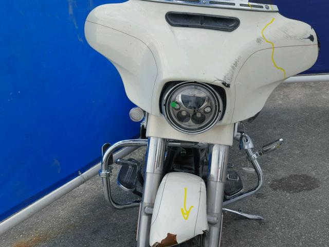 1HD1KRM11FB662560 - 2015 HARLEY-DAVIDSON FLHXS STRE CREAM photo 9