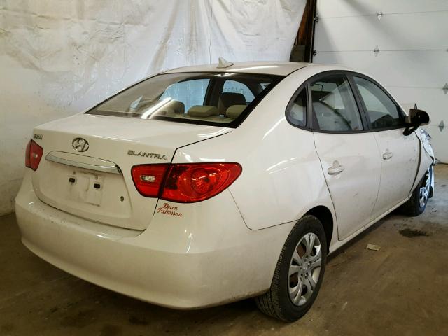 KMHDU4AD9AU186674 - 2010 HYUNDAI ELANTRA BL WHITE photo 4