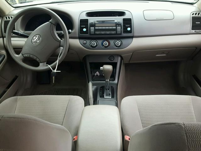 4T1BE32K05U585328 - 2005 TOYOTA CAMRY LE BEIGE photo 9