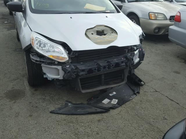 1FAHP3E24CL415180 - 2012 FORD FOCUS S SILVER photo 9