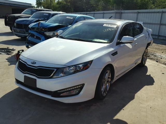 5XXGR4A63DG229565 - 2013 KIA OPTIMA SX WHITE photo 2