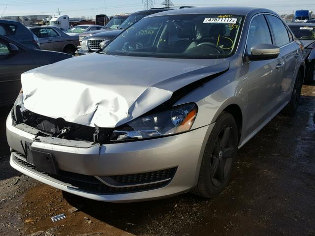 1VWAT7A30EC027585 - 2014 VOLKSWAGEN PASSAT S SILVER photo 2