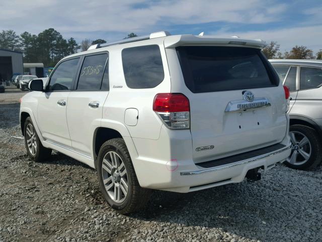 JTEZU5JR3D5060669 - 2013 TOYOTA 4RUNNER SR WHITE photo 3