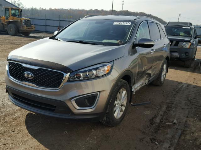 5XYPG4A36GG033051 - 2016 KIA SORENTO LX GRAY photo 2