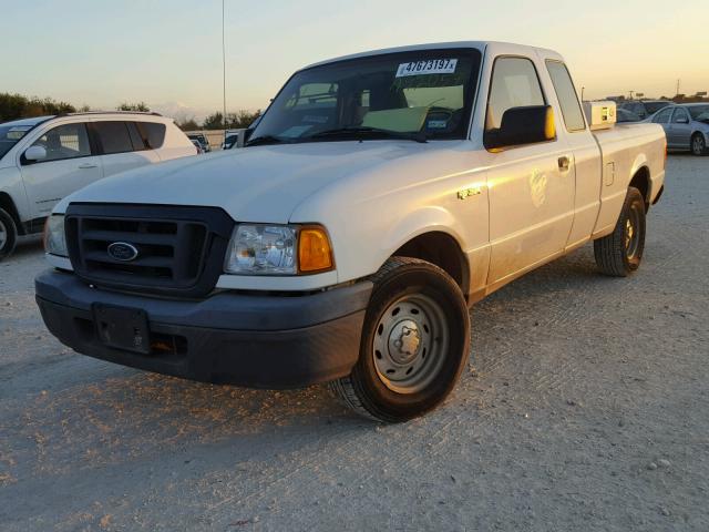 1FTYR14U05PA92057 - 2005 FORD RANGER SUP WHITE photo 2