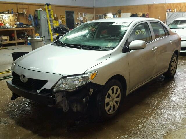 1NXBU4EE4AZ314815 - 2010 TOYOTA COROLLA BA SILVER photo 2