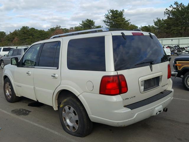 5LMFU28596LJ29865 - 2006 LINCOLN NAVIGATOR WHITE photo 3