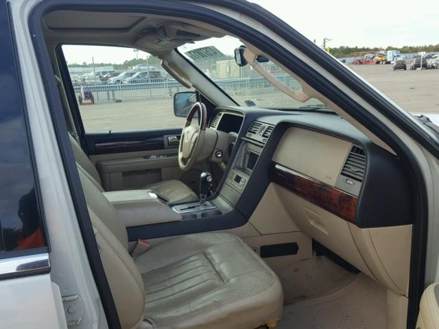 5LMFU28596LJ29865 - 2006 LINCOLN NAVIGATOR WHITE photo 5