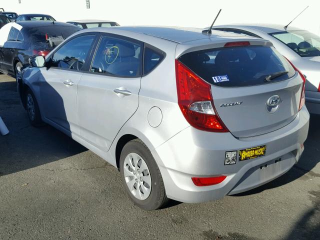 KMHCT5AE4FU204163 - 2015 HYUNDAI ACCENT GS SILVER photo 3