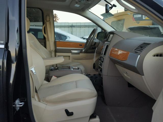 2A8HR64X58R689367 - 2008 CHRYSLER TOWN & COU 黑色 照片 5