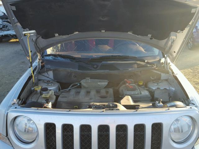 1J4NF1GB3BD100519 - 2011 JEEP PATRIOT SP SILVER photo 7