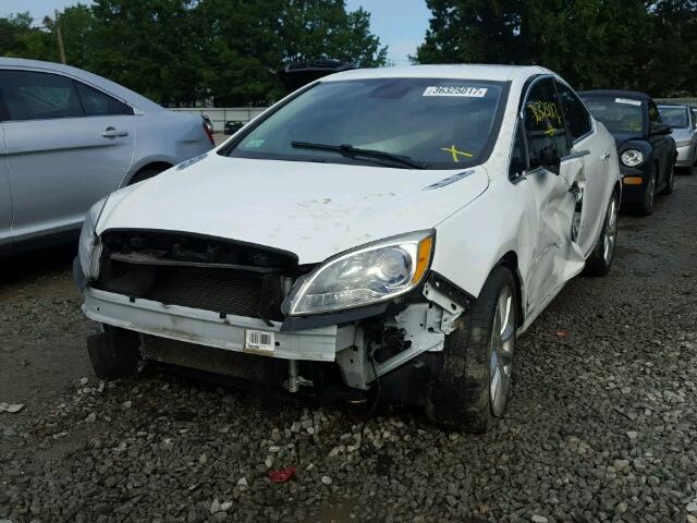 1G4PS5SK1D4161276 - 2013 BUICK VERANO WHITE photo 2