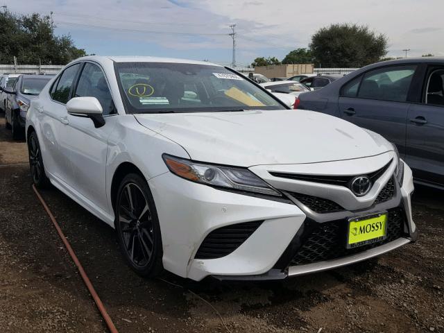 4T1B61HK5JU123379 - 2018 TOYOTA CAMRY XSE WHITE photo 1