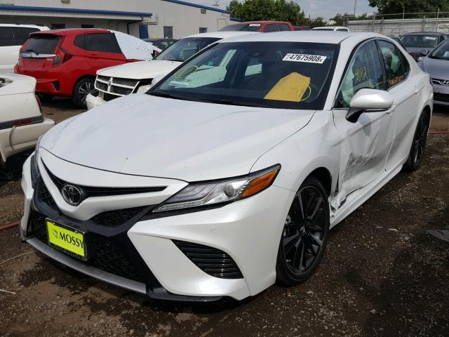 4T1B61HK5JU123379 - 2018 TOYOTA CAMRY XSE WHITE photo 2