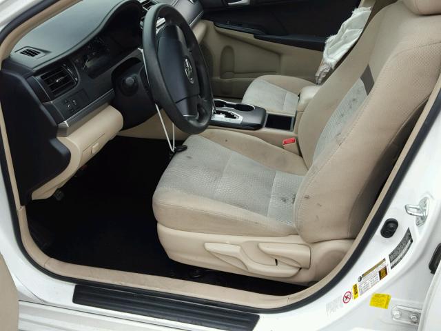 4T1BF1FK6CU515499 - 2012 TOYOTA CAMRY BASE WHITE photo 5