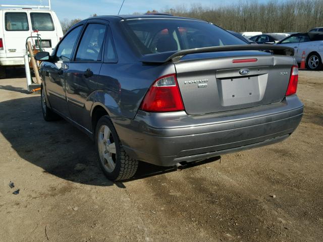 1FAHP34NX6W153874 - 2006 FORD FOCUS ZX4 GRAY photo 3