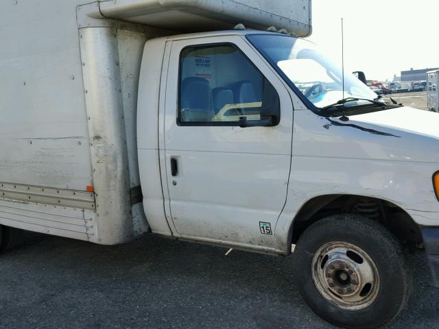 1FDXE45SX6DA63413 - 2006 FORD BOX TRUCK WHITE photo 9