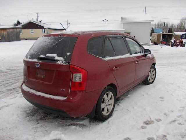 KNAFG525987218143 - 2008 KIA RONDO BASE RED photo 4