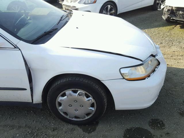 1HGCG5648WA107222 - 1998 HONDA ACCORD LX WHITE photo 9