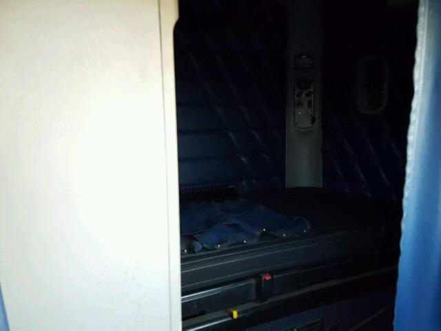 1FUJA6CV07LZ17596 - 2007 FREIGHTLINER CONVENTION WHITE photo 6