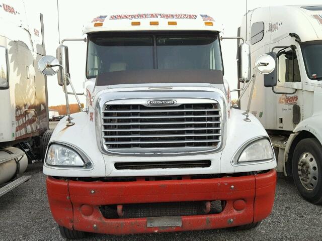 1FUJA6CV07LZ17596 - 2007 FREIGHTLINER CONVENTION WHITE photo 9