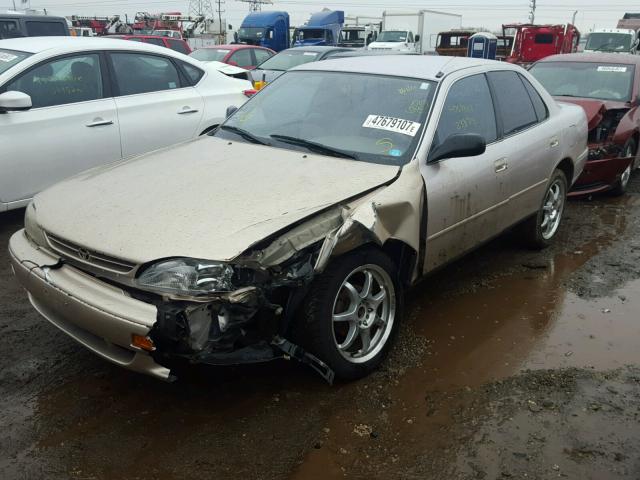 JT2BG12KXT0406857 - 1996 TOYOTA CAMRY DX TAN photo 2