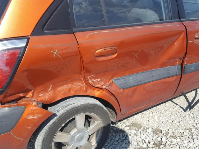 KNADE163666179416 - 2006 KIA RIO 5 ORANGE photo 9