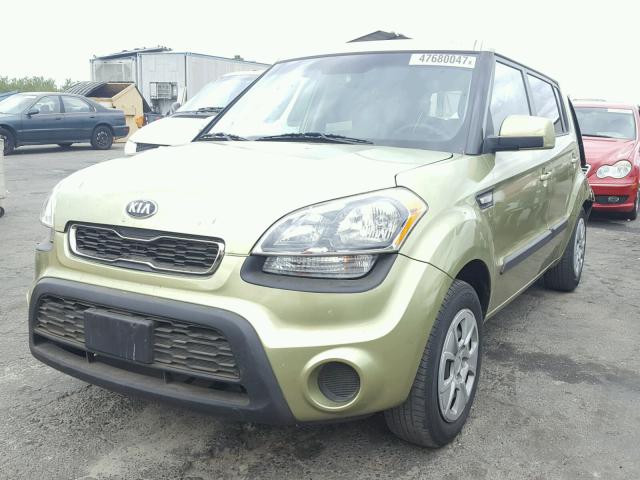 KNDJT2A51D7584276 - 2013 KIA SOUL GREEN photo 2