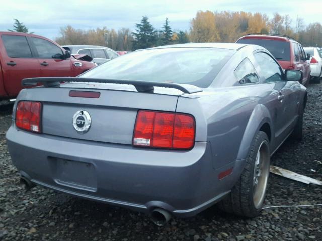 1ZVFT82H575311680 - 2007 FORD MUSTANG GT GRAY photo 4