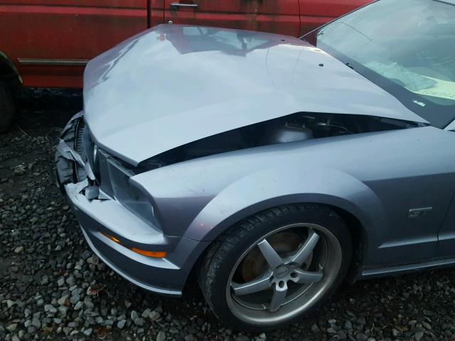 1ZVFT82H575311680 - 2007 FORD MUSTANG GT GRAY photo 9