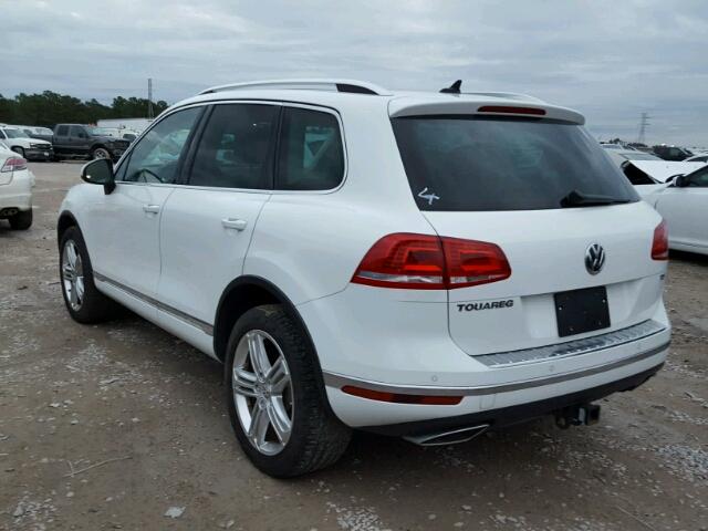 WVGEP9BP8FD006982 - 2015 VOLKSWAGEN TOUAREG V6 WHITE photo 3