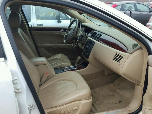 1G4HD57286U249283 - 2006 BUICK LUCERNE CX WHITE photo 5