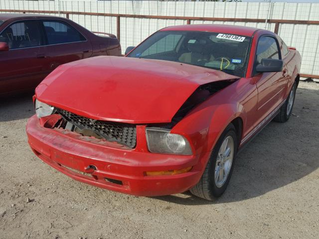 1ZVHT80N585107447 - 2008 FORD MUSTANG RED photo 2