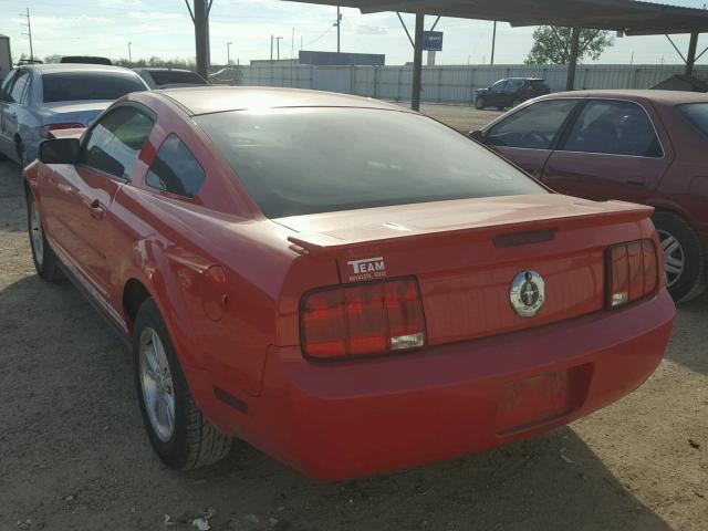 1ZVHT80N585107447 - 2008 FORD MUSTANG RED photo 3