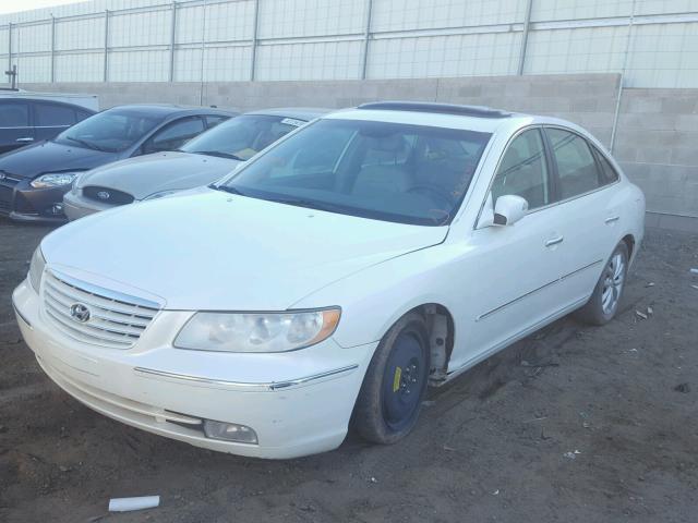 KMHFC46F77A140888 - 2007 HYUNDAI AZERA SE WHITE photo 2