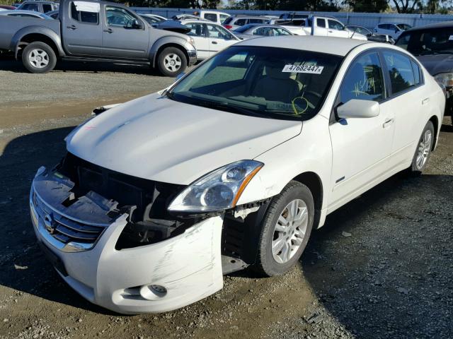 1N4CL2AP3AC125172 - 2010 NISSAN ALTIMA HYB WHITE photo 2