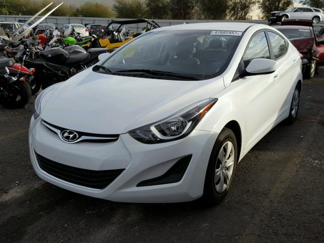 5NPDH4AE9GH743247 - 2016 HYUNDAI ELANTRA SE WHITE photo 2