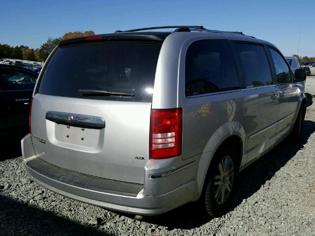 2A8HR64X58R744402 - 2008 CHRYSLER TOWN & COU SILVER photo 4