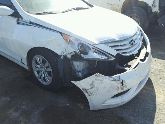 5NPEB4AC5DH540792 - 2013 HYUNDAI SONATA GLS WHITE photo 9