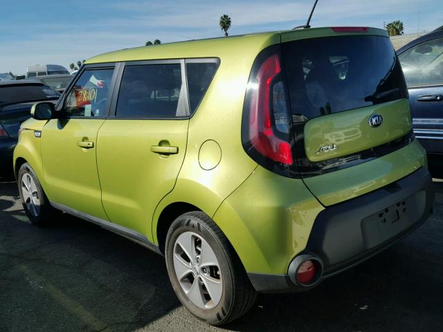 KNDJN2A23F7810661 - 2015 KIA SOUL GREEN photo 3