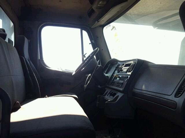 1FVACXBS7DHFD7803 - 2013 FREIGHTLINER M2 106 MED WHITE photo 5