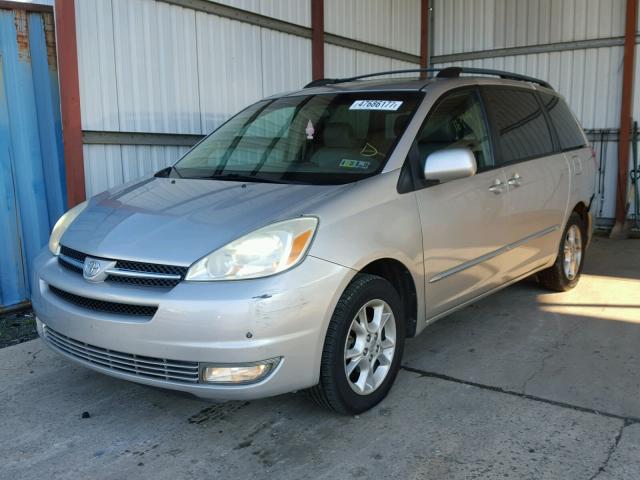 5TDBA22C44S001082 - 2004 TOYOTA SIENNA XLE SILVER photo 2