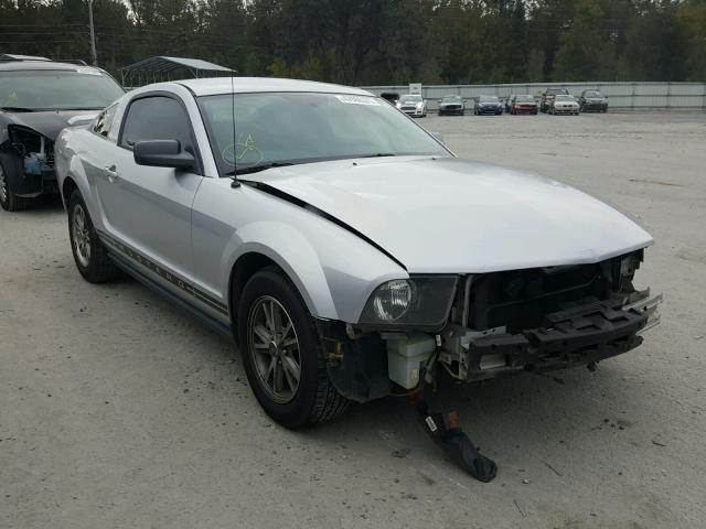 1ZVFT80N055209645 - 2005 FORD MUSTANG SILVER photo 1