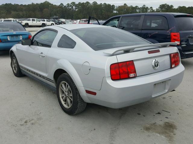 1ZVFT80N055209645 - 2005 FORD MUSTANG SILVER photo 3