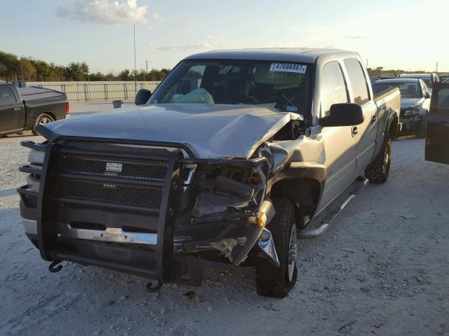 1GCHC23D16F141427 - 2006 CHEVROLET SILVERADO SILVER photo 2